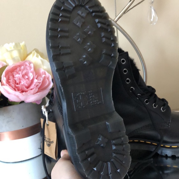 Dr. Marten 1460 WOMEN'S Black EYE FAUX FUR LINED BOOTS - Picture 6 of 10